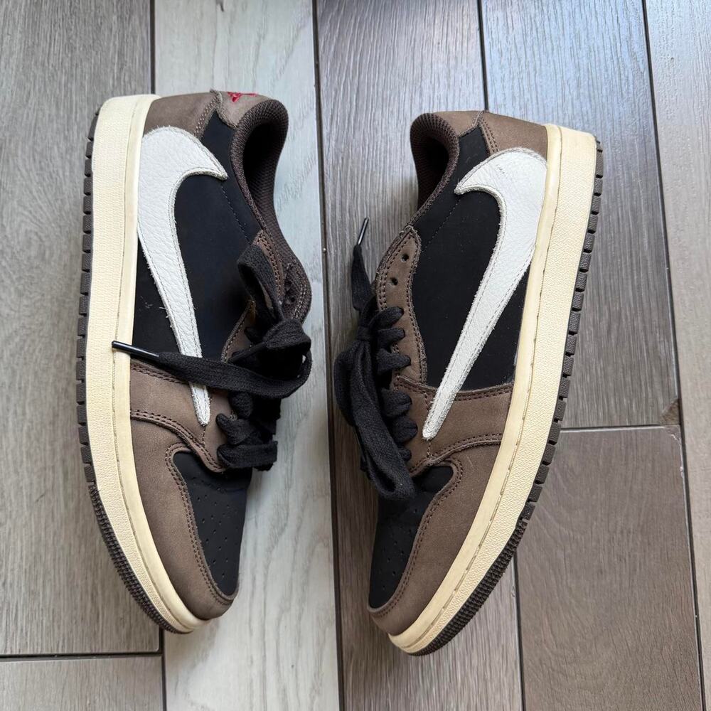 Nike Air Jordan 1 Low Travis Scott Mocha Reverse Swoosh Men’s Size 8.5
